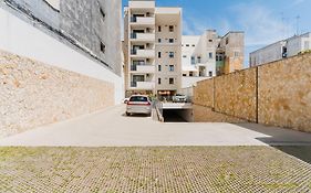 Glass House - Smart Rooms & Parking