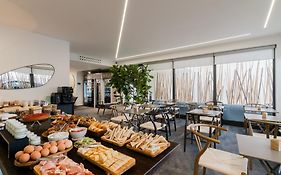 Glass House - Smart Rooms & Parking